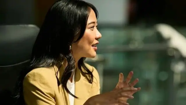 A member of the Get Hands team