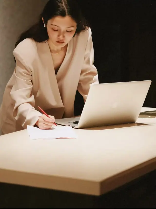 A member of the Get Hands team